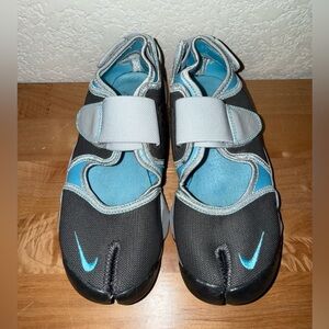 (SOLD) Vintage Y2K Nike Air Rift Shoes 2005 Womens US 7 UK 4.5 EU 38 Grey Blue